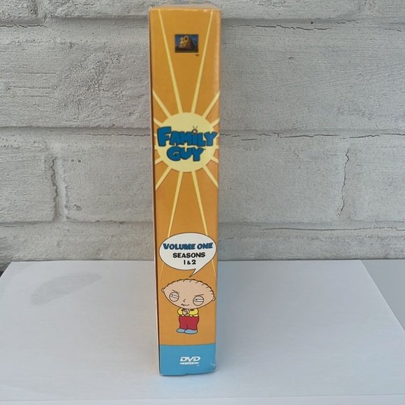 Family Guy Season 1&2 DVD Set - Picture 6 of 6